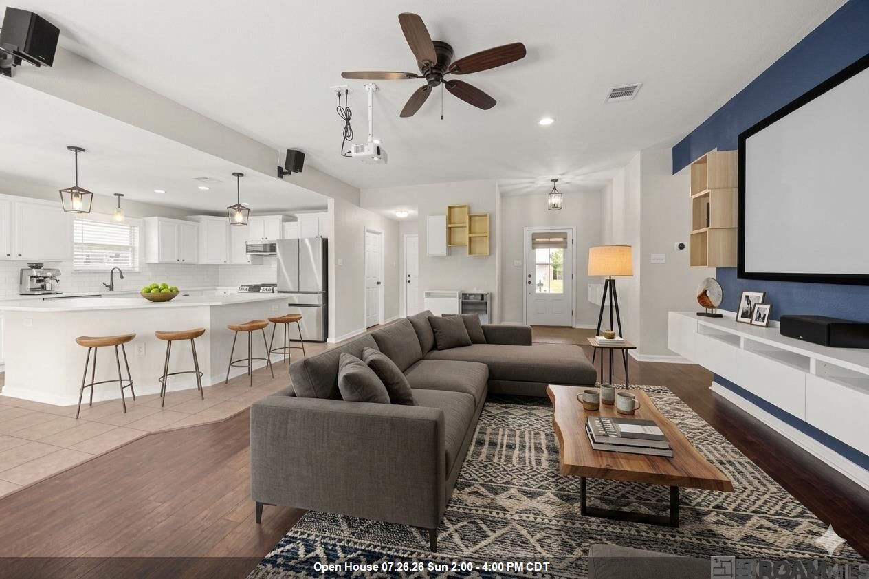 Property Photo: 14380 Summerset Dr LA 70737