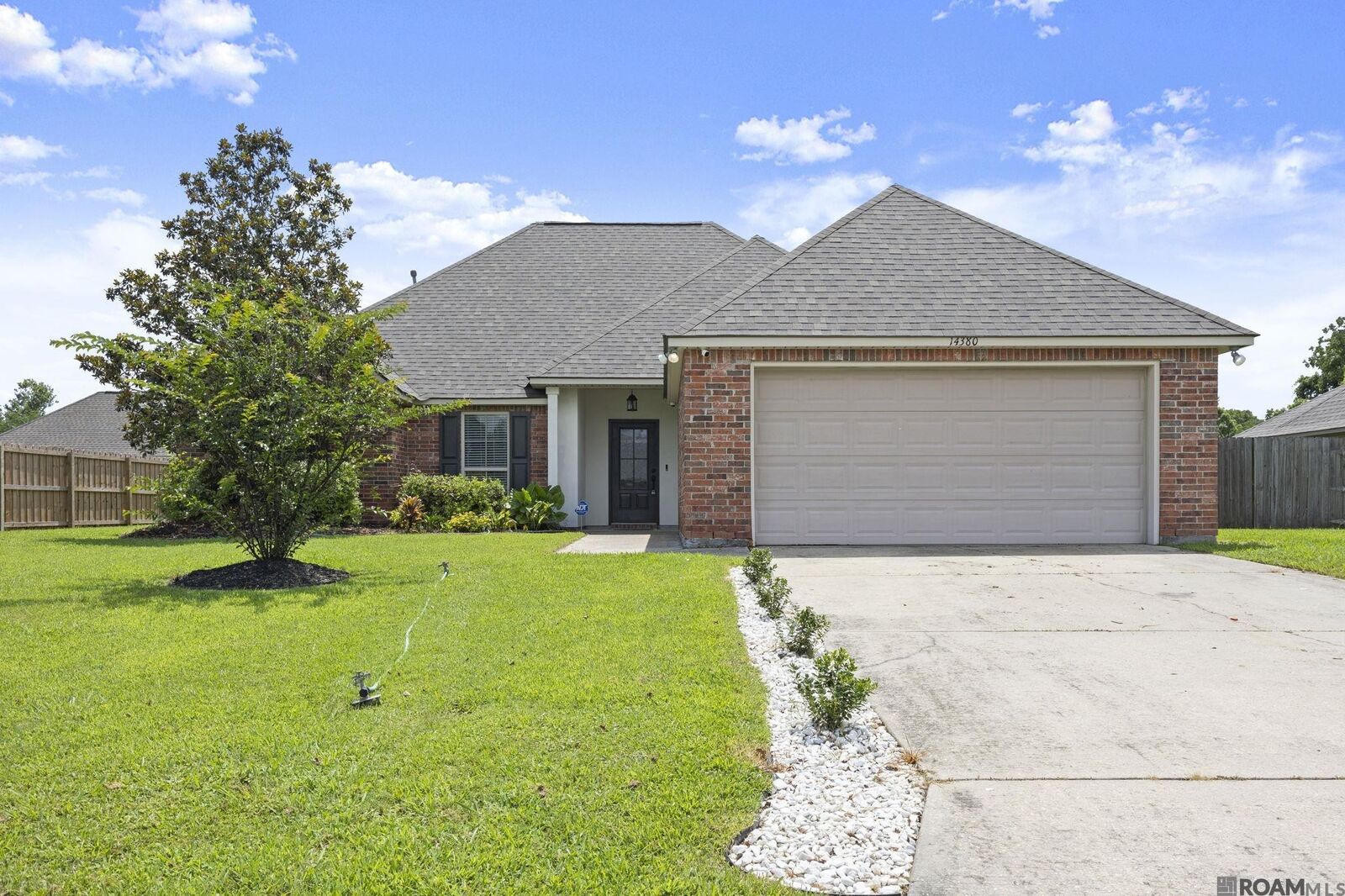 Property Photo: 14380 Summerset Dr LA 70737