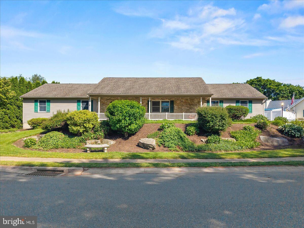 Property Photo: 1248 Hereford Drive PA 17512