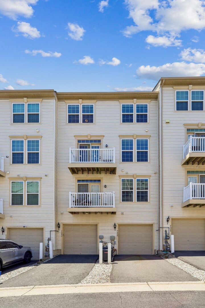 Property Photo: 7504 Brunson Circle VA 20155