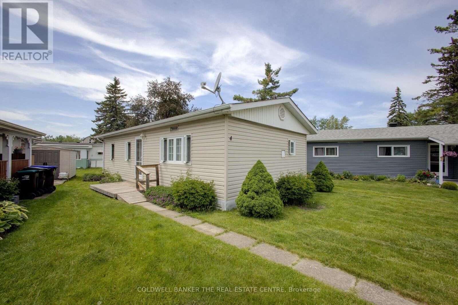 Property Photo:  4 Locust Hill Drive  ON L9S 1R8 