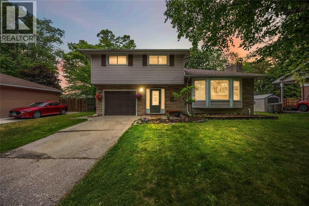 Property Photo:  1068 Fairlane Avenue  ON N7S 3J8 
