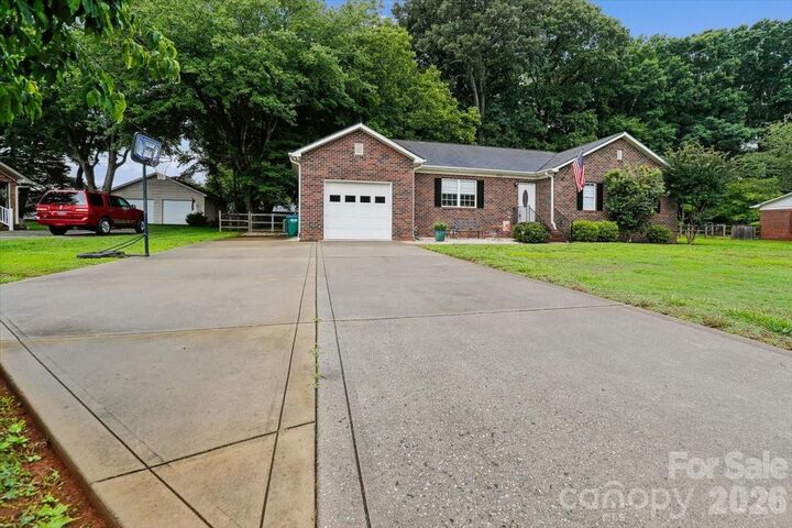 Property Photo: 10821 S Hampton Drive NC 28227
