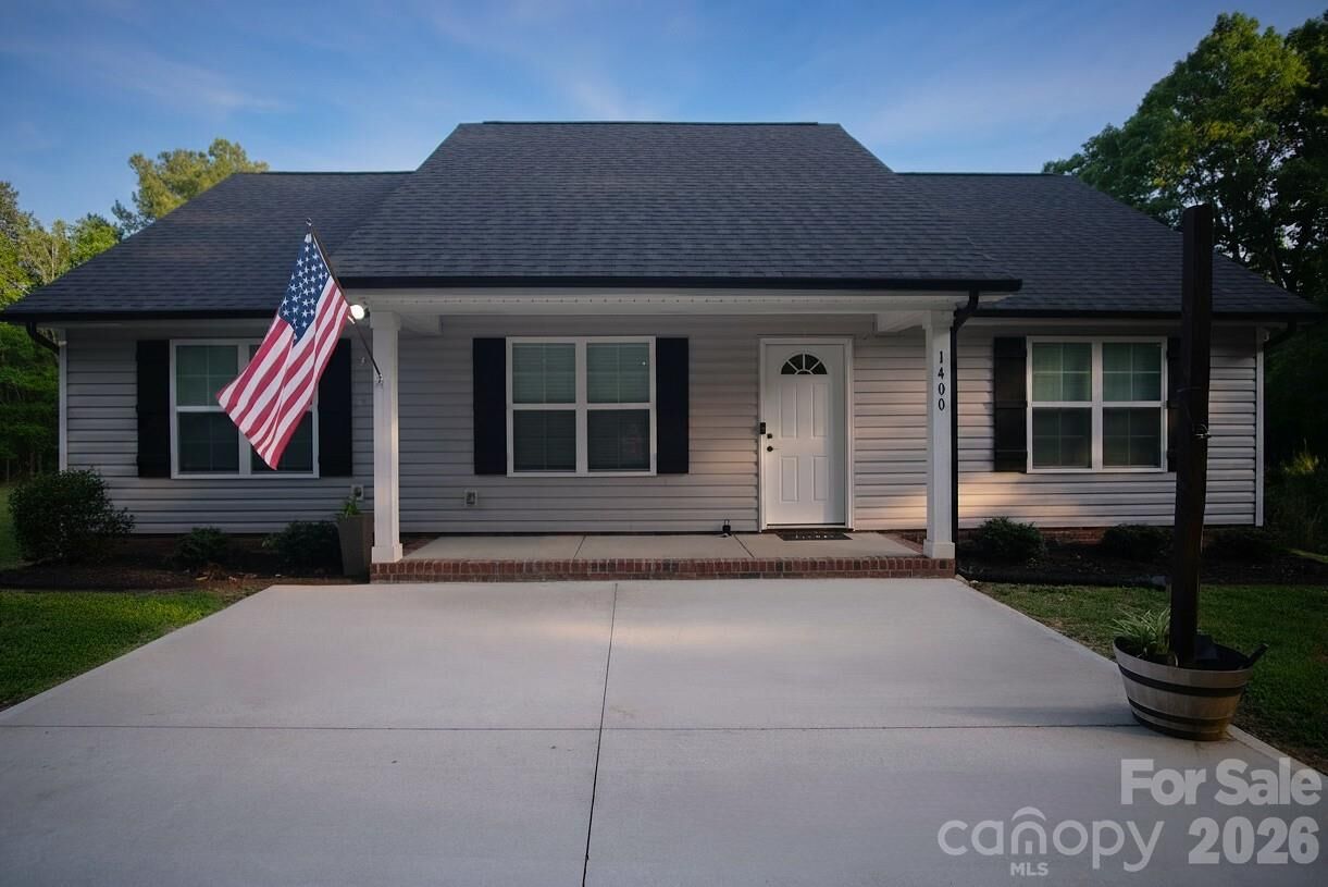 Property Photo:  1400 Independence Square  NC 28081 
