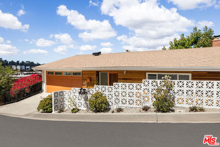 Property Photo:  1241 Corona Dr  CA 91205 