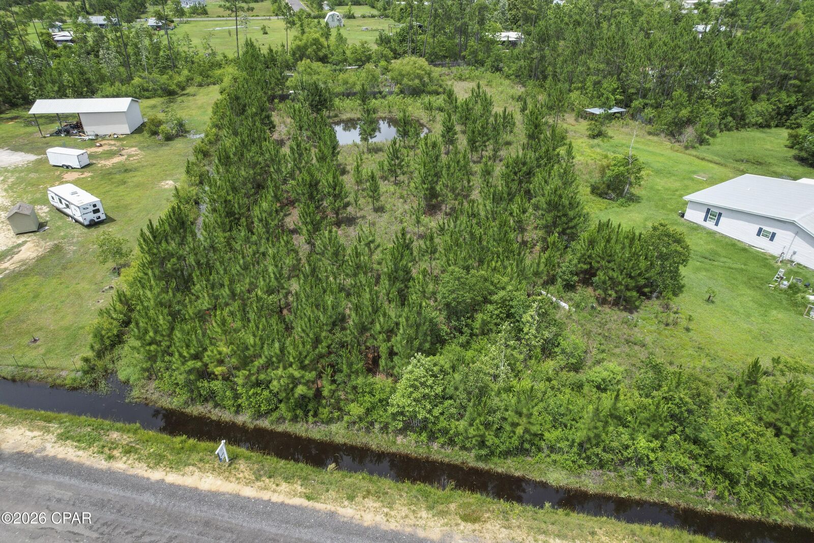 Property Photo: 304 Chestnut Way FL 32404