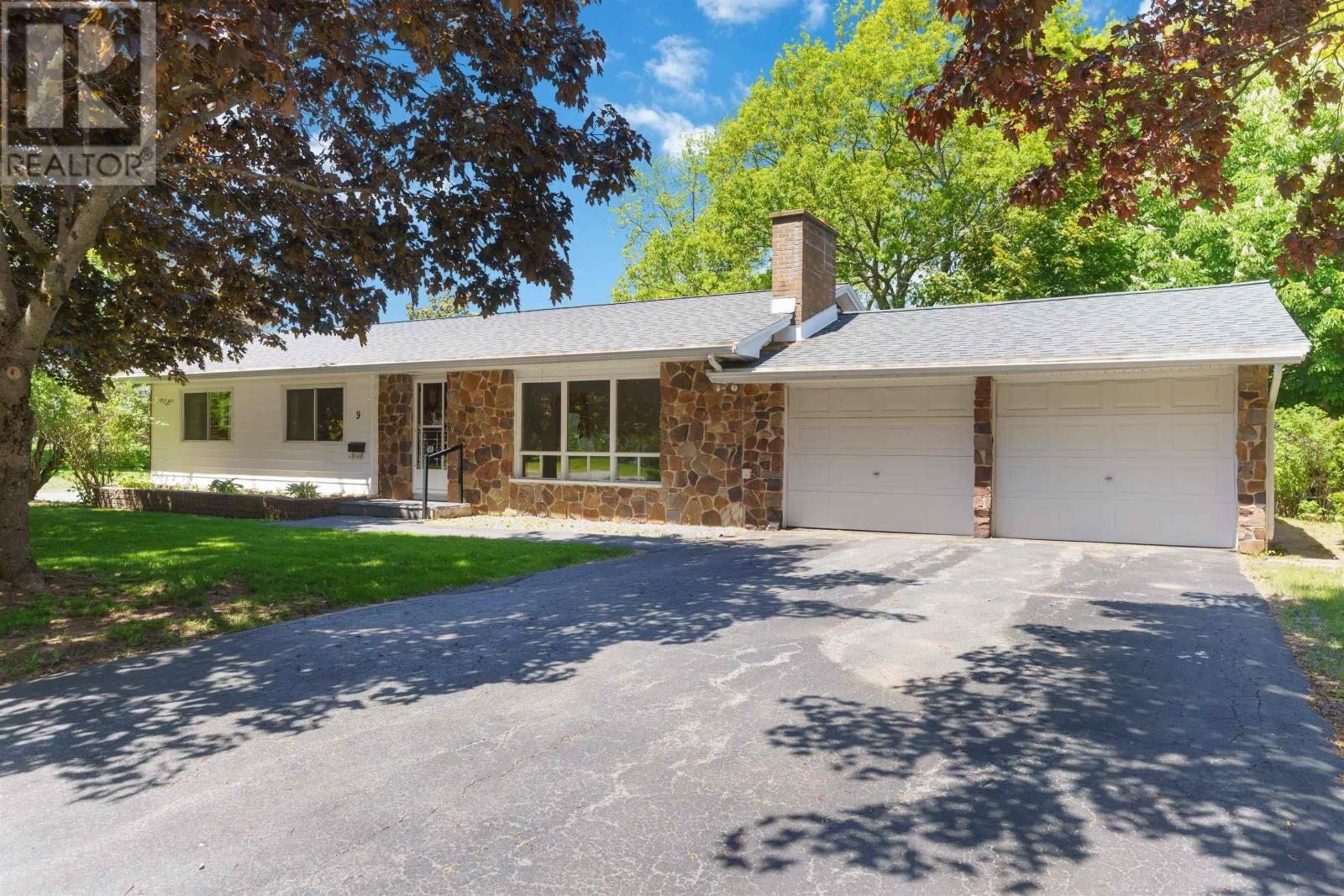 Property Photo:  9 Fowler Court  NS B4N 3J1 