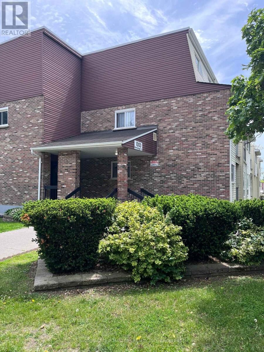 Property Photo:  1000 Pembridge Crescent 307  ON K7P 1A3 