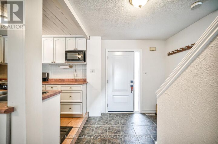 Property Photo:  16 Christie Crescent  ON L4N 4W8 