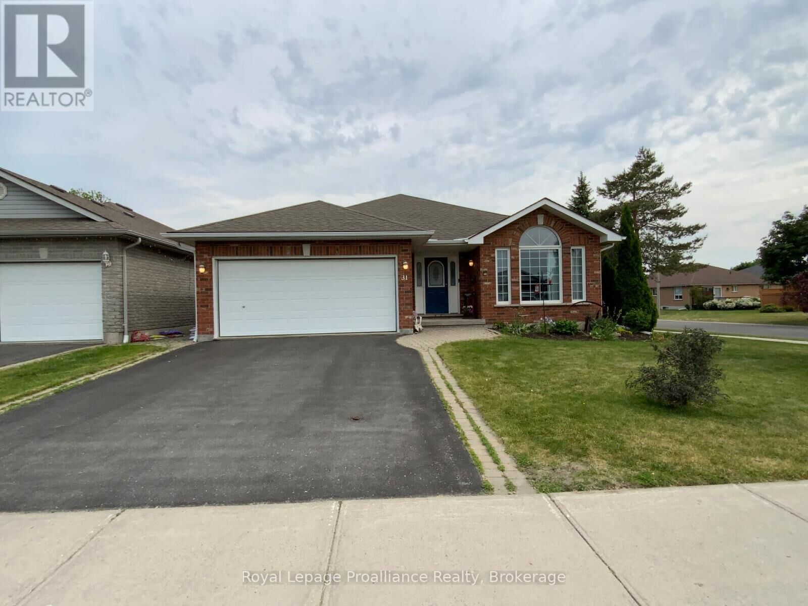 Property Photo:  31 Hemlock Crescent  ON K8N 5Y1 