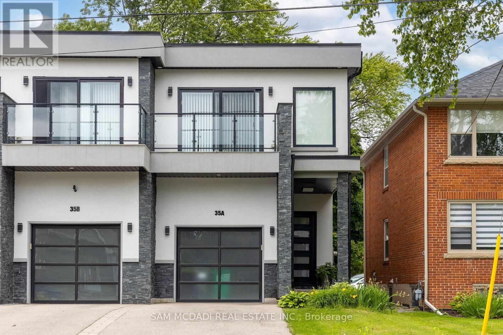 Property Photo:  35A Broadview Avenue  ON L5H 2S8 