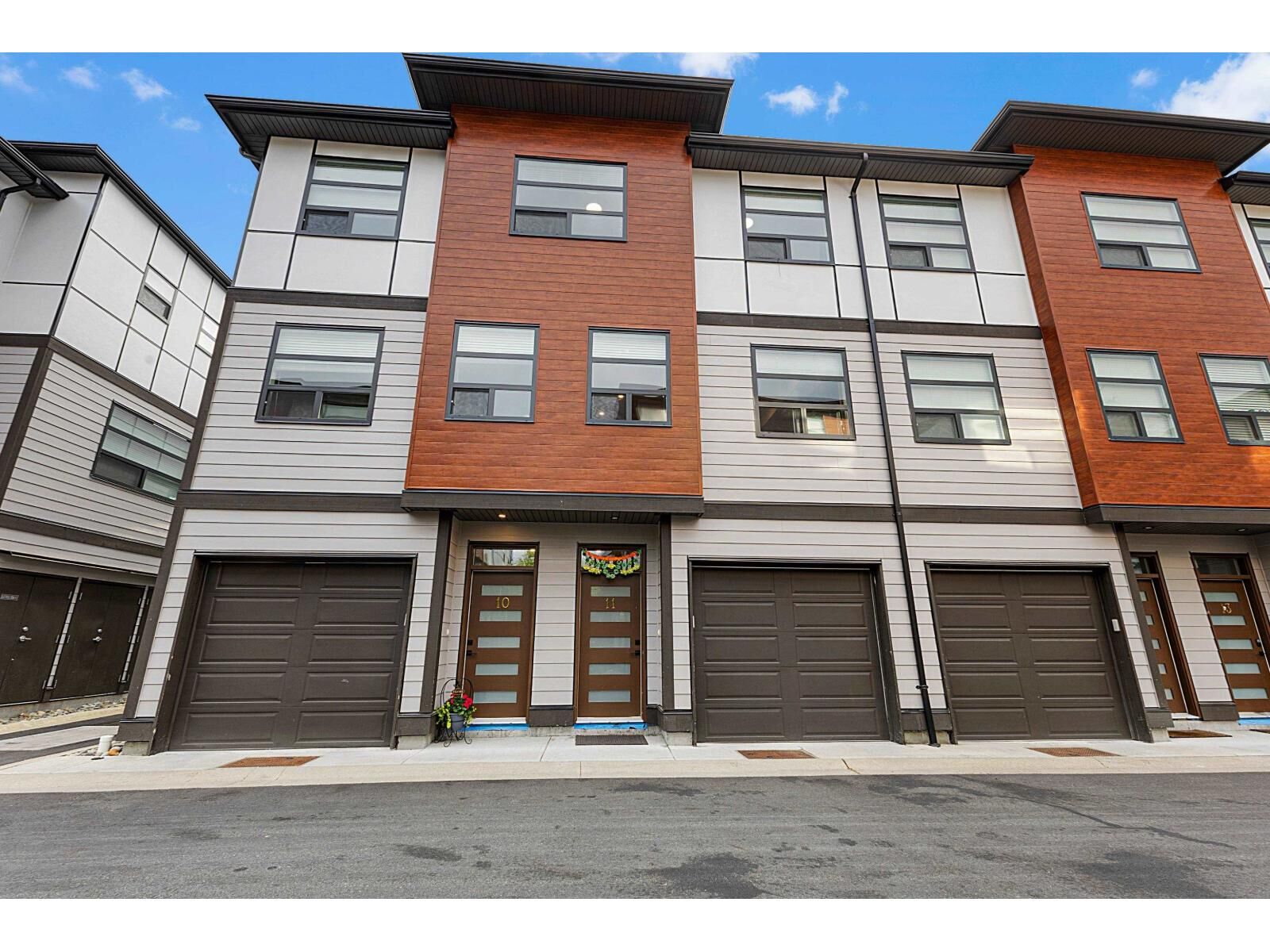 Property Photo:  32970 Tunbridge Avenue 11  BC V2V 0J9 
