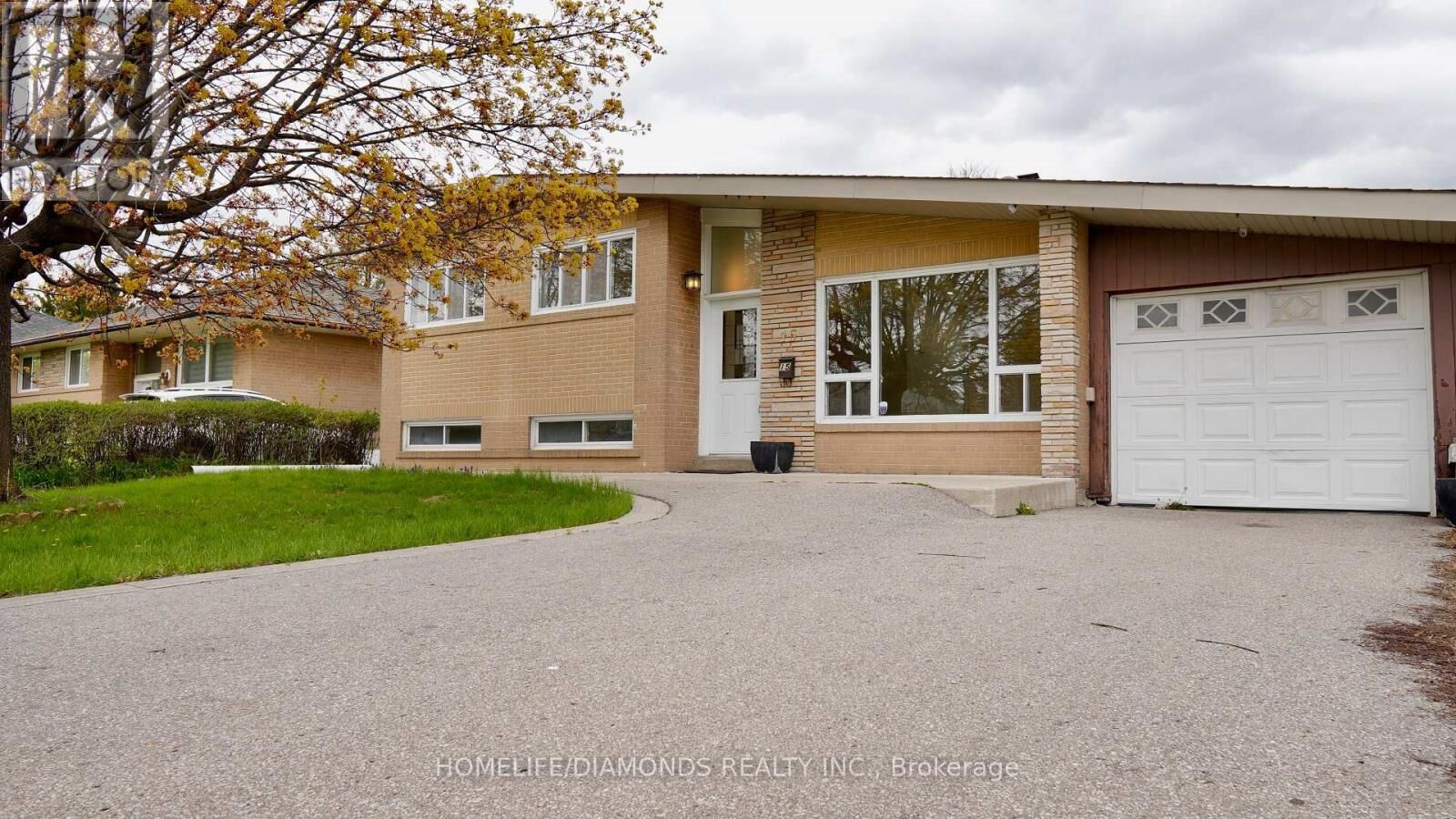 Property Photo: 15 Athlone Avenue ON L6T 2N5