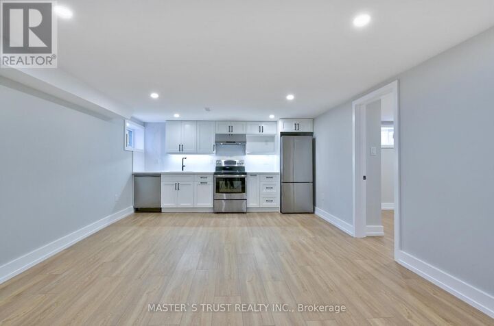 Property Photo:  28 Florence Drive Unit 2  ON L6K 1V6 