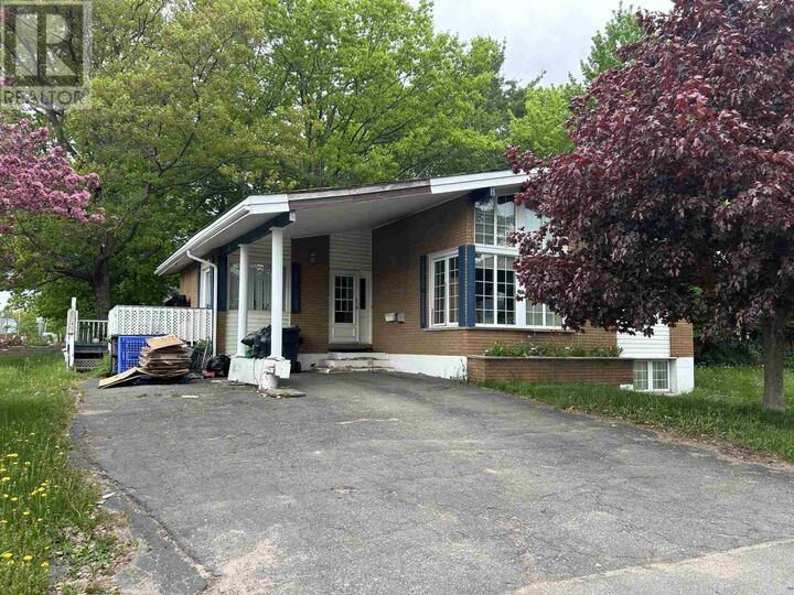 Property Photo:  9 Tadcaster Pl  ON P6B 5E3 