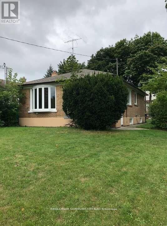 Property Photo: 38 Peking Road ON M1J 2X4