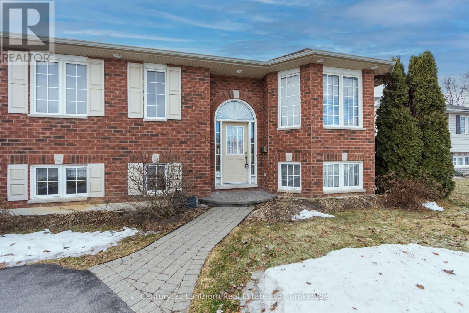 Property Photo: 6 Chisholm Square ON K8N 5Z4