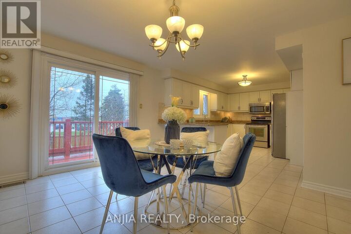 Property Photo:  22 Chiltern Hill  ON L4B 3B8 