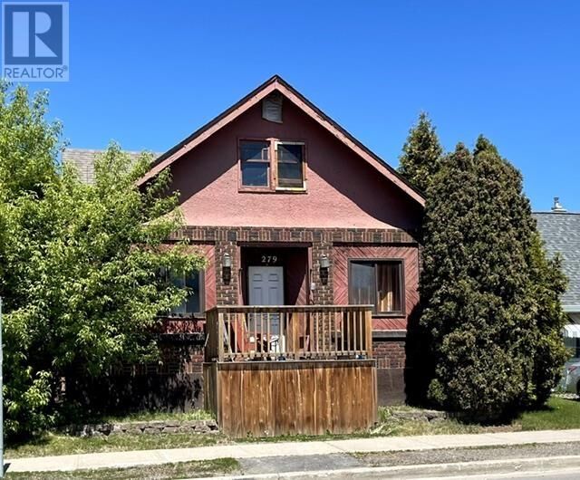 Property Photo:  279 Frederica Street W  ON P7E 3W5 