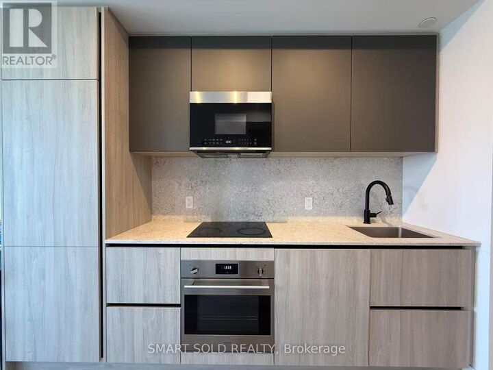 Property Photo: 108 Peter Street 4903 ON M5V 0W2