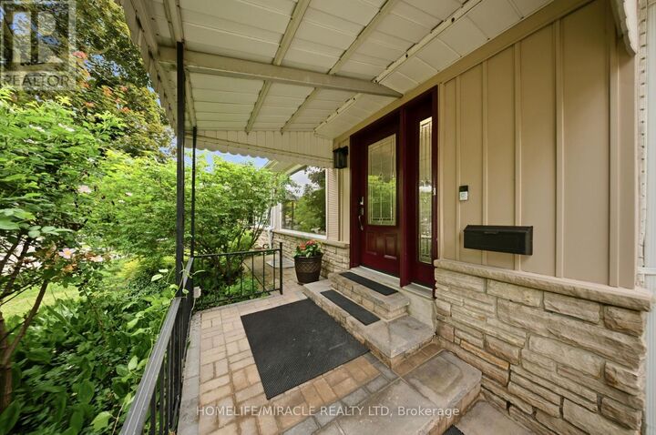 Photo de la propriété:  1612 Wavell Crescent  ON L4X 1X1 