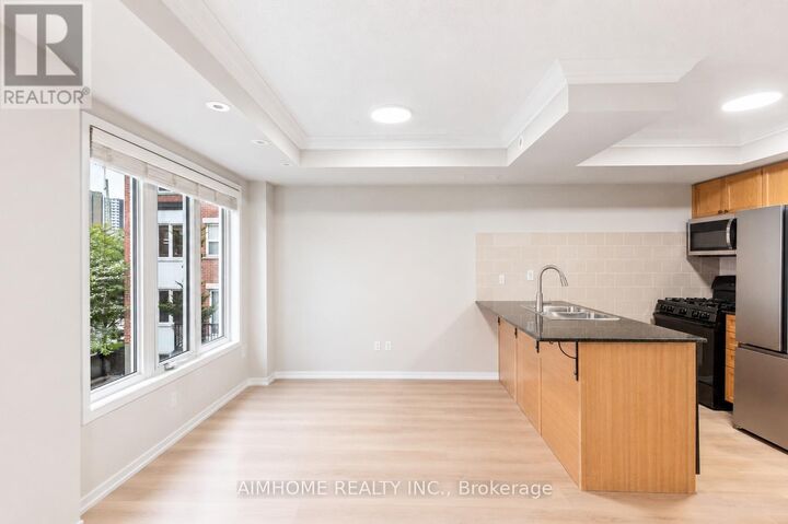 Property Photo:  29 Frances Loring Lane 6  ON M4M 3E8 