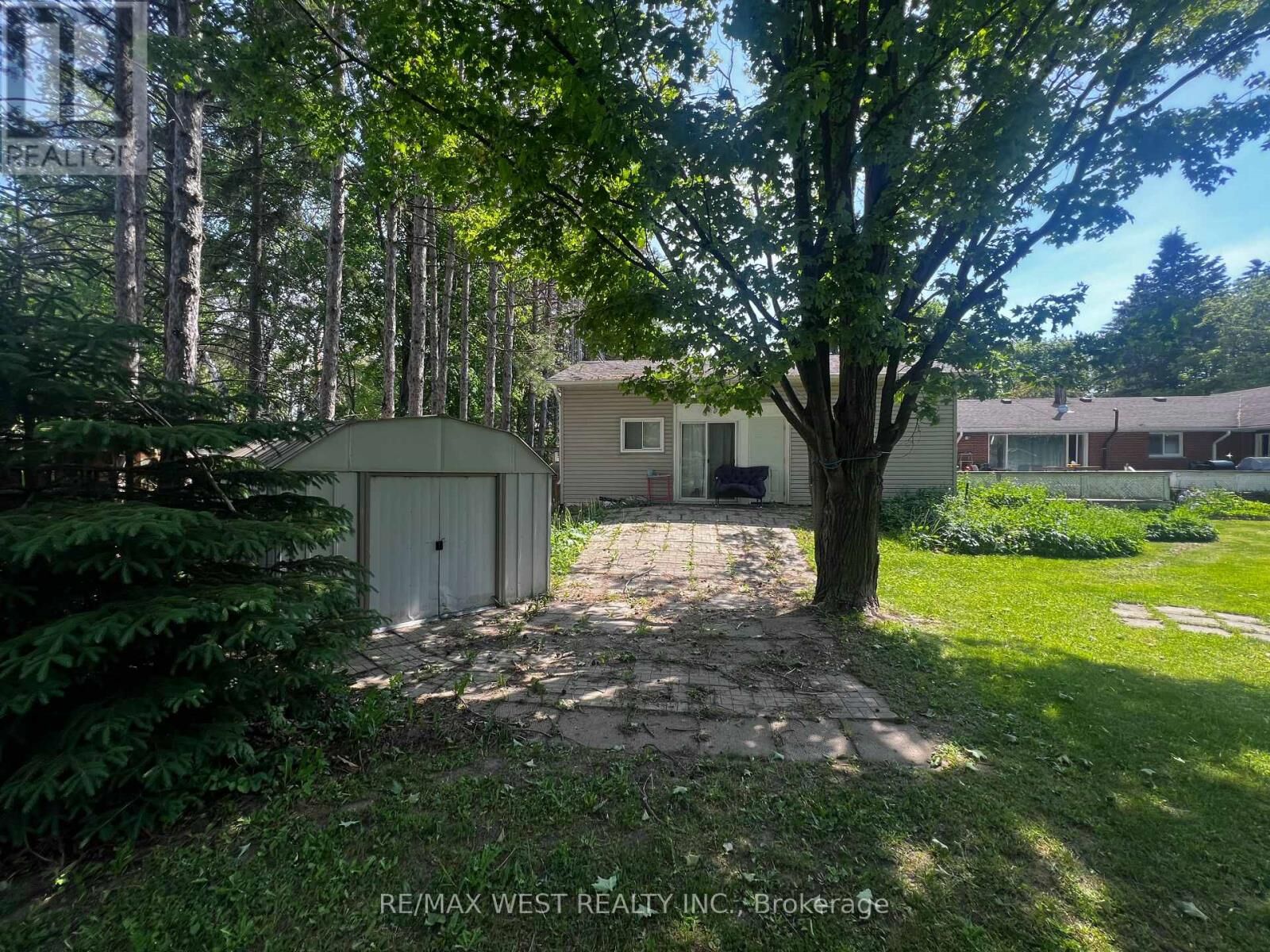 Property Photo:  16632 York Durham Line Garage  ON L4A 3L8 