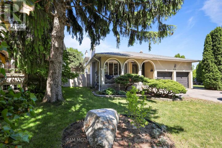 Property Photo: 5078 Durie Road ON L5M 2C7