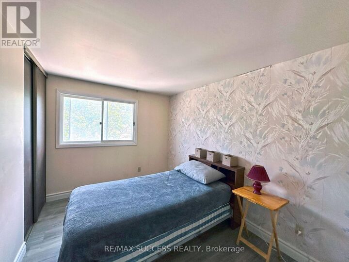 Property Photo: 571 Minette Circle ON L5A 3B9