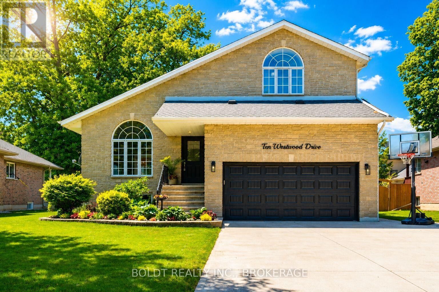 Property Photo:  10 Westwood Drive  ON L3K 6B8 