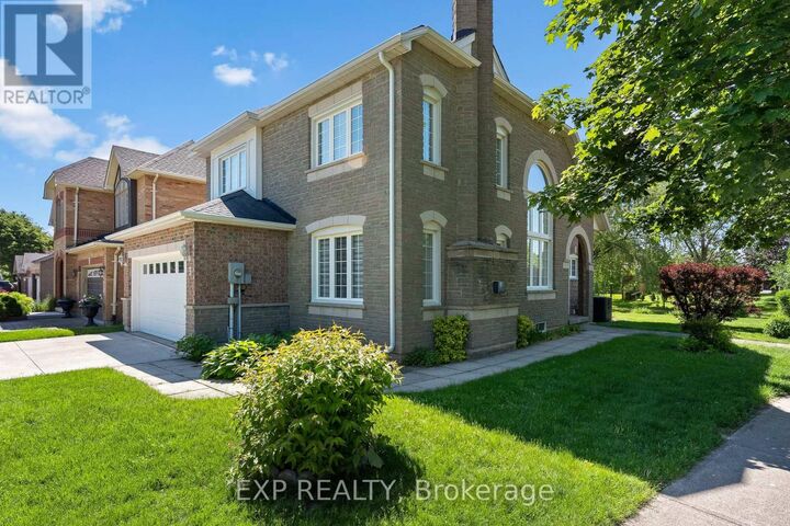 Property Photo:  3 Madison Court East  ON L3C 7G3 