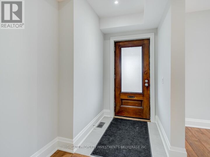 Property Photo:  129 Hilton Avenue Main  ON M5R 3E8 