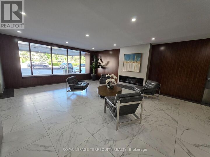 Property Photo:  50 Inverlochy Boulevard 804  ON L3T 4T6 