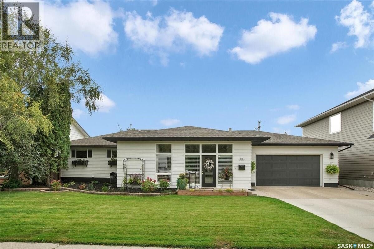 Property Photo:  310 Willow Street E  SK S7J 0C6 