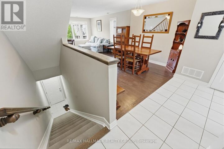 Property Photo:  670 Danaca Private  ON K1K 2V7 