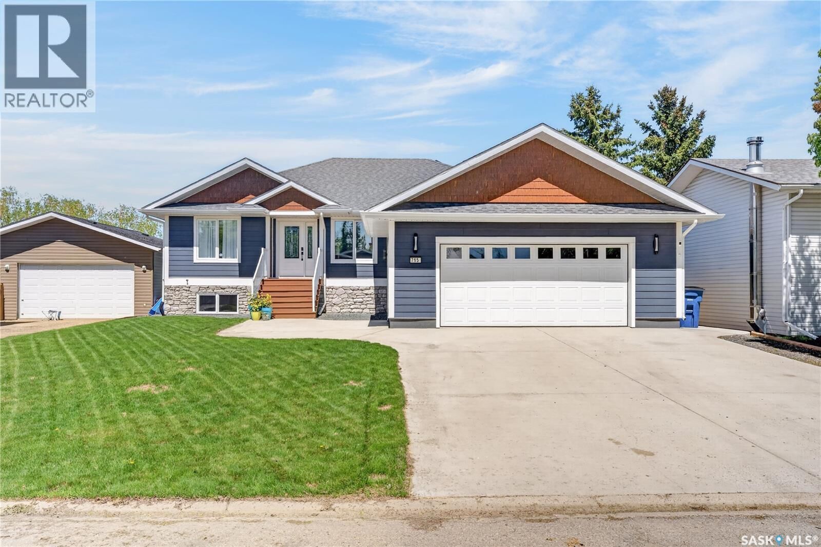 Property Photo:  715 Golburn Crescent  SK S0E 1T0 