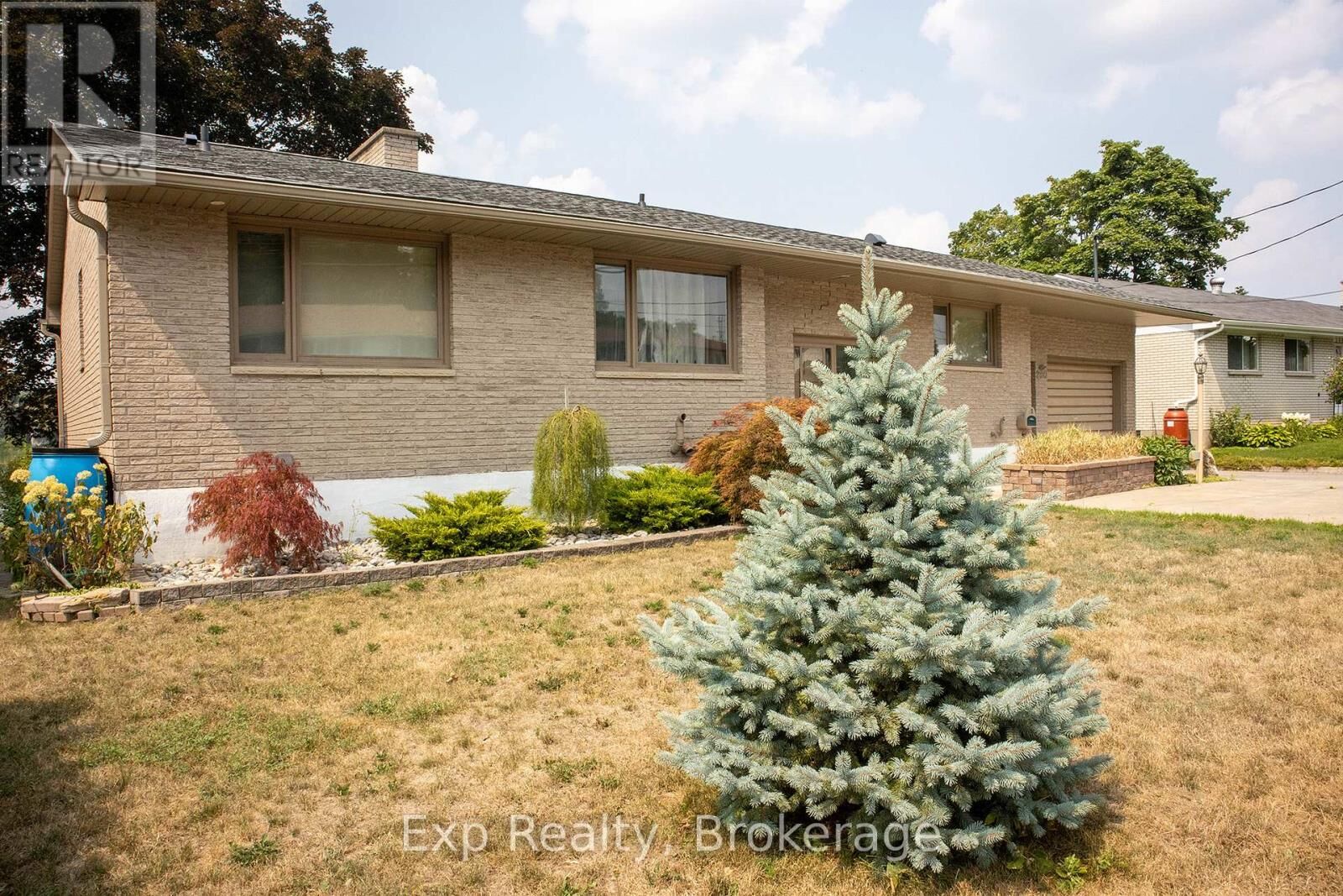 Property Photo:  290 Front Street North  ON K0L 1L0 