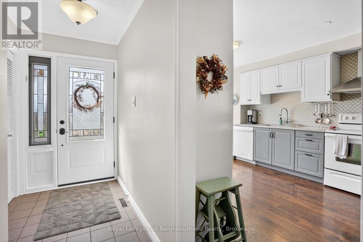 Property Photo:  656 Hillcroft Street  ON L1G 7X6 