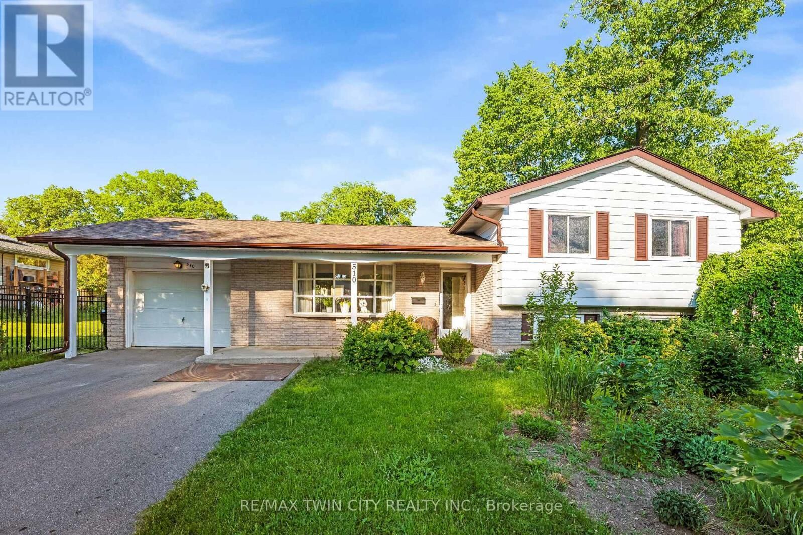 Property Photo:  510 Edenbrook Place  ON N2L 4N5 