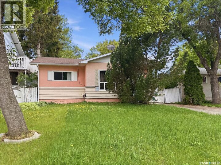 Property Photo: 1041 3rd Street E SK S6V 0J4