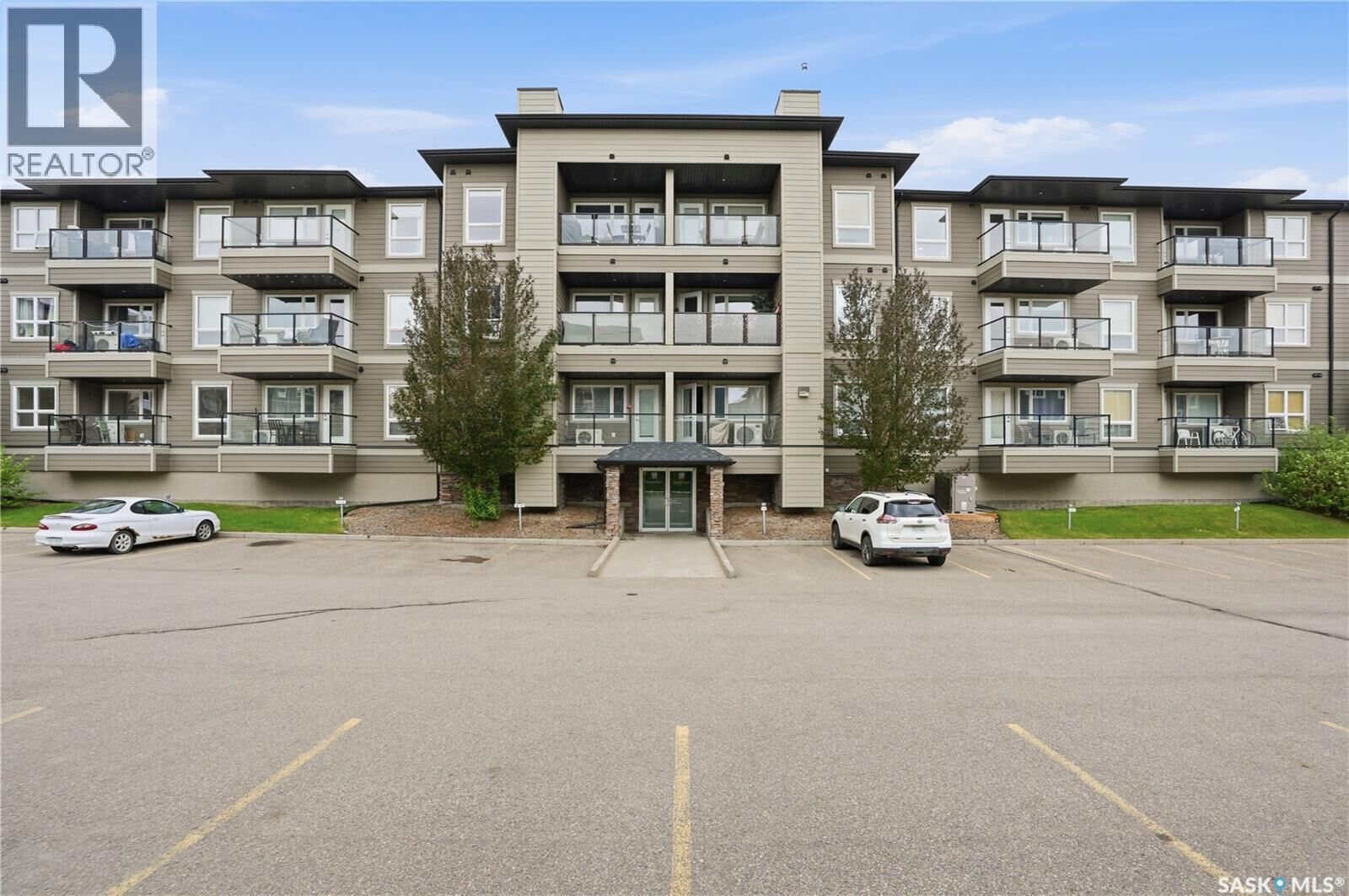 Property Photo: 5314 110 Willis Crescent SK S7T 0N5
