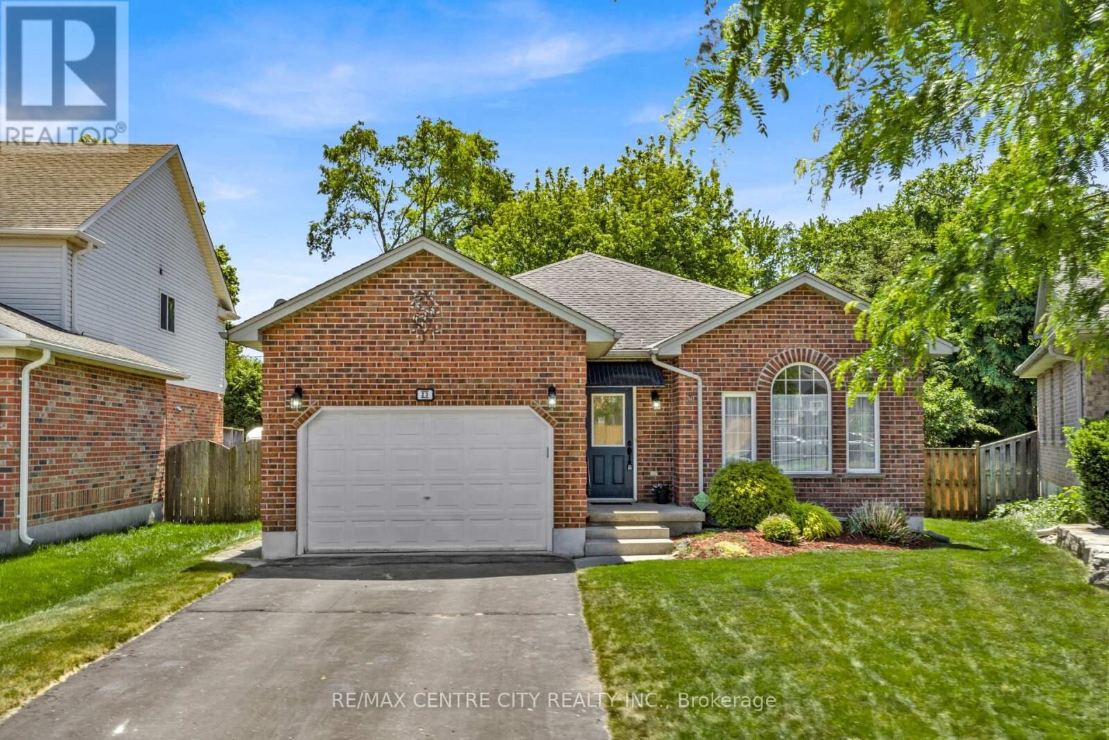 Property Photo:  23 Brimley Court  ON N6H 5S3 