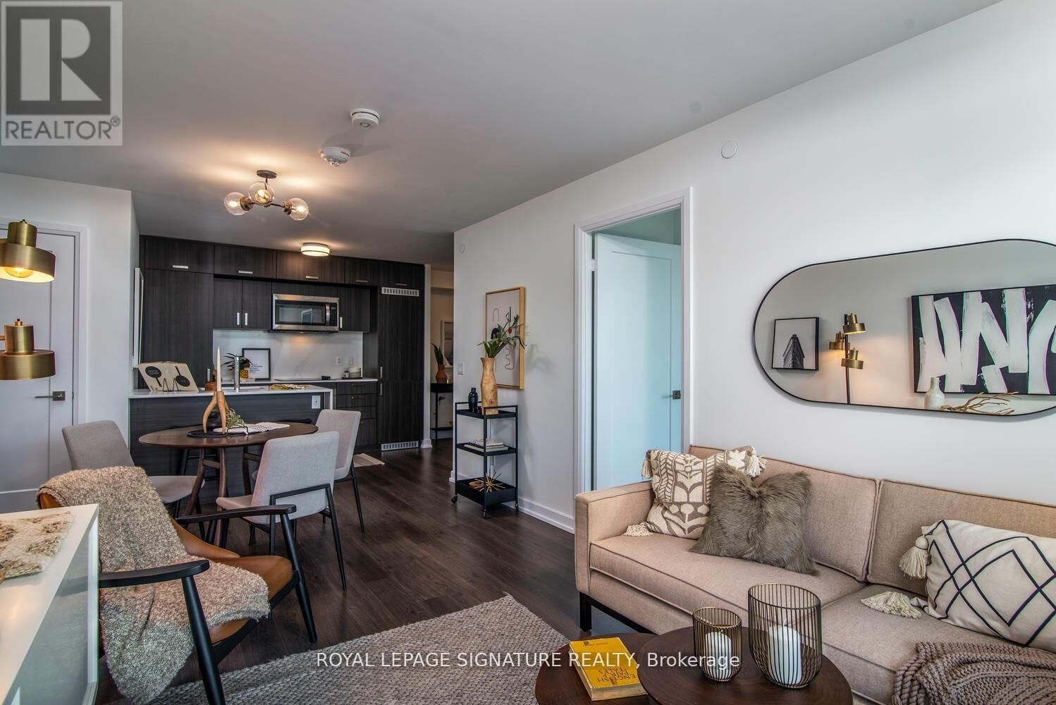 Property Photo:  18 Erskine Avenue 3210  ON M4P 0C9 