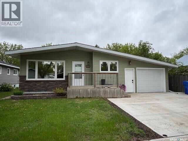 Property Photo:  206 3rd Avenue W  SK S0A 0L0 