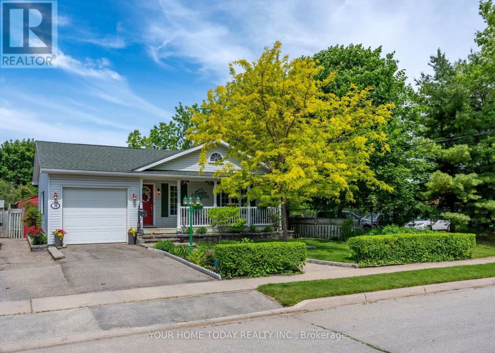 Property Photo:  16 Normandy Boulevard  ON L7G 1W1 