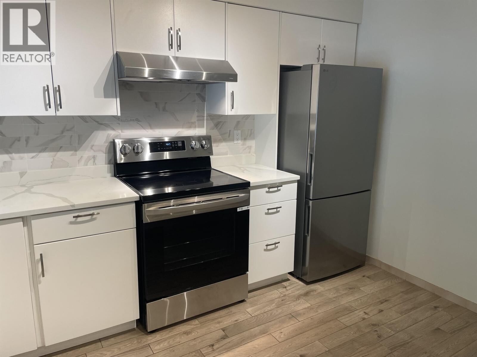 Photo de la propriété: 6070 McMurray Avenue 305 BC V5H 4J3
