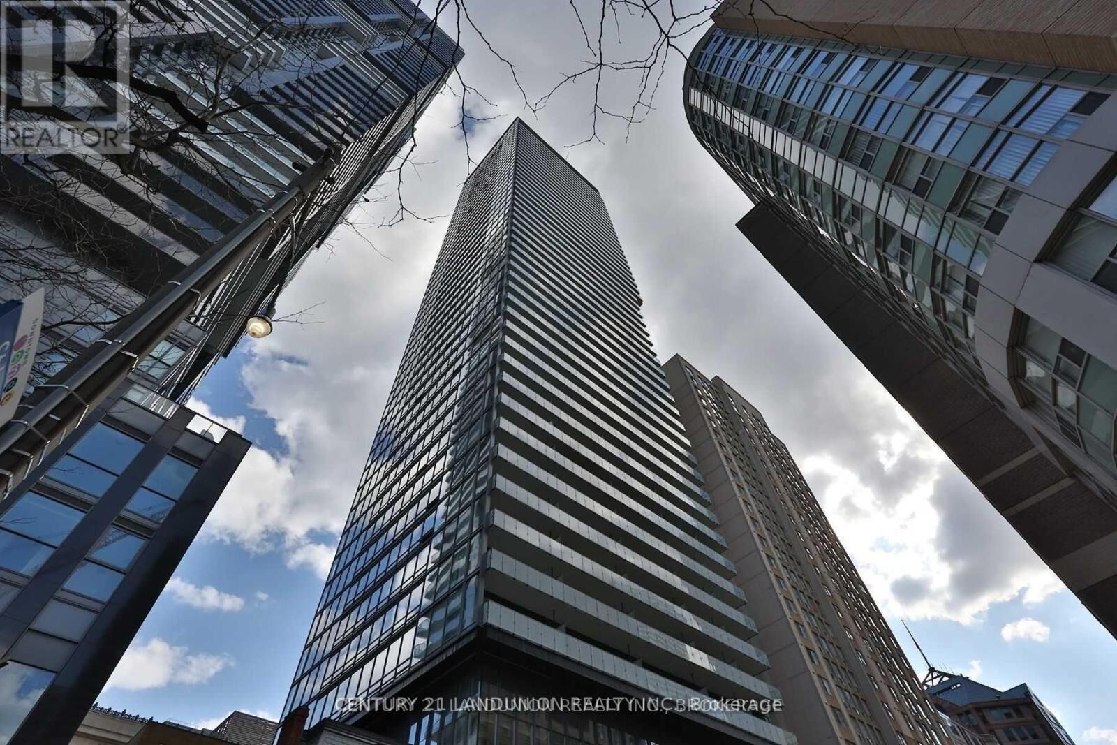 Property Photo:  15 Grenville Street 3102  ON M4Y 1A1 