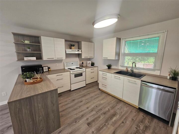 Property Photo: 12 Arundel Road MB R2J 2K9