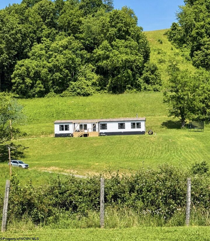 Property Photo: 322 Old Acres Road WV 26378