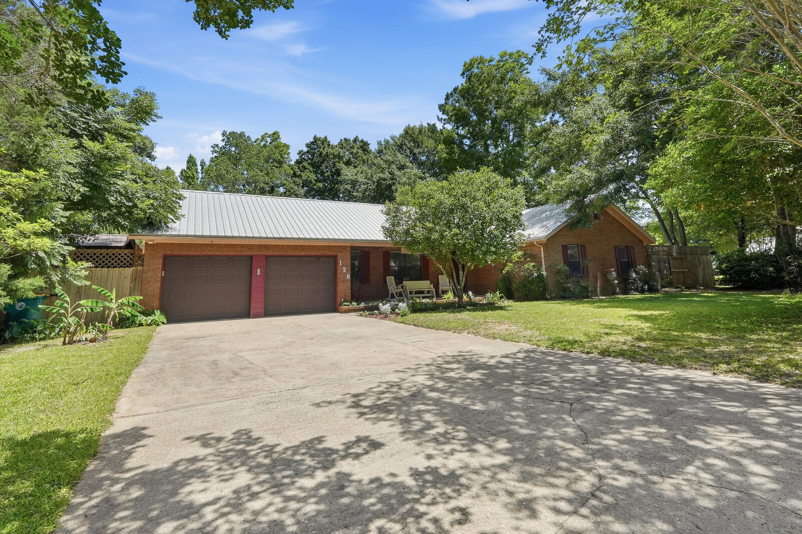 Property Photo: 128 Twin Oak Drive FL 32536